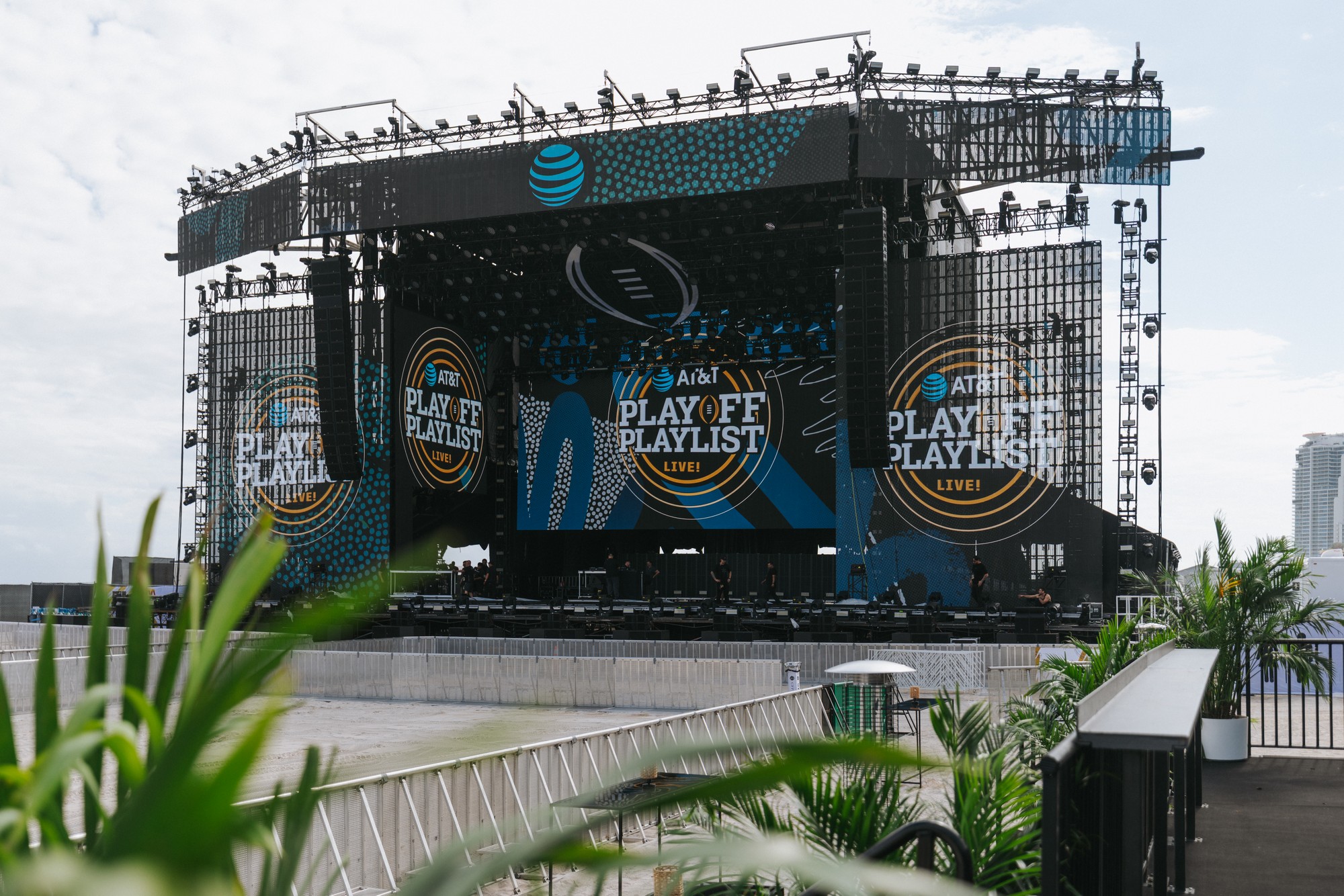 Une première : La SAM750 sur la plage de Miami à AT&T Playoff Playlist LIVE! 2026